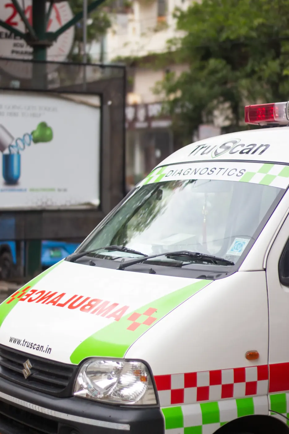 Front view of TruScan Diagnostics ambulance
